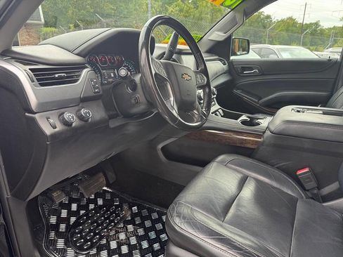 Used 2018 Chevrolet Suburban LT w/ LT Signature Package image 25