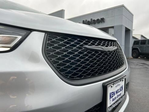 New 2026 Chrysler Pacifica Limited w/ S Appearance Package AWD/4WD image 18