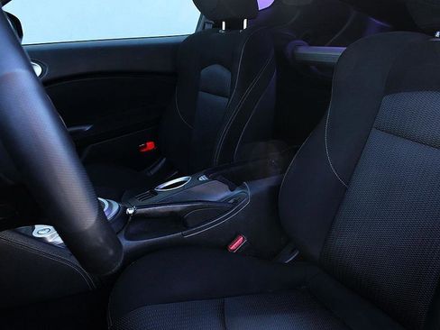 Used 2016 Nissan 370Z Coupe image 10