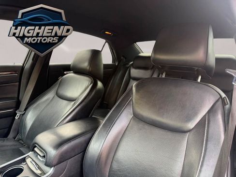 Used 2014 Chrysler 300 C RWD image 13