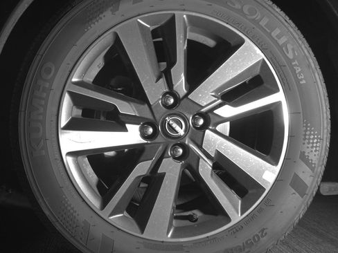 Used 2025 Nissan Versa SV image 12