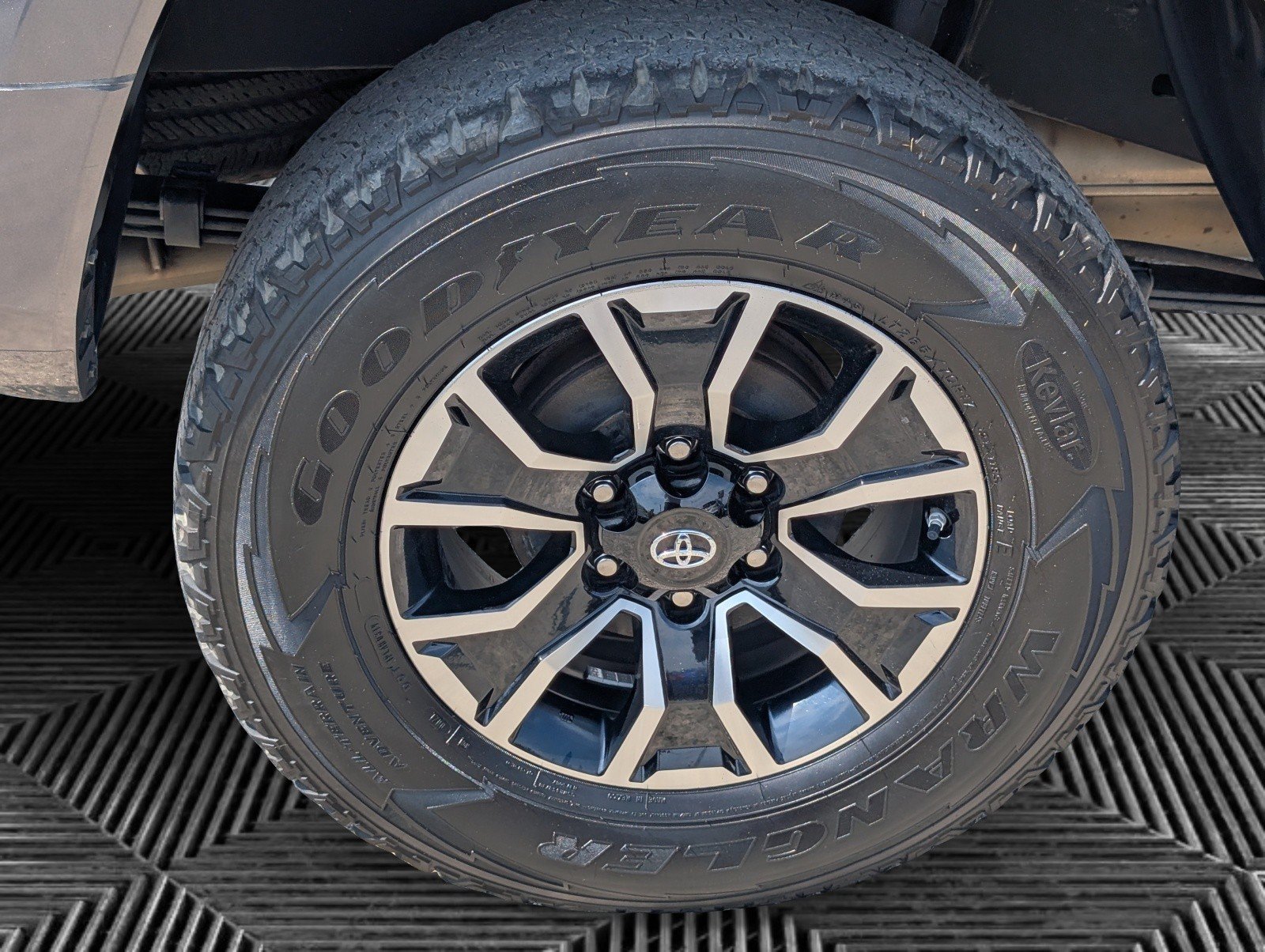 Used 2021 Toyota Tacoma TRD Sport AWD/4WD image 25