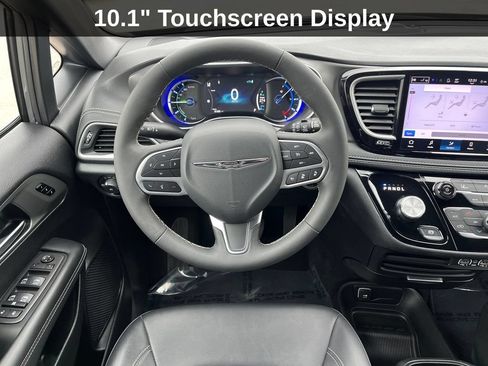 Used 2025 Chrysler Pacifica Select FWD image 18