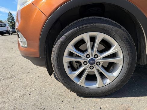 Used 2017 Ford Escape SE FWD image 9
