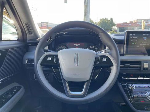 Used 2022 Lincoln Corsair Standard w/ Equipment Group 101A image 18