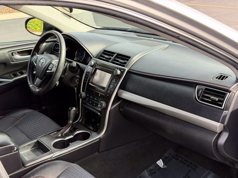 Used 2015 Toyota Camry SE FWD image 19