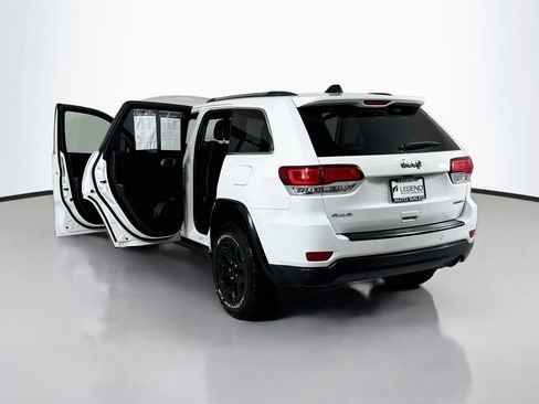 Used 2020 Jeep Grand Cherokee Laredo AWD/4WD image 24
