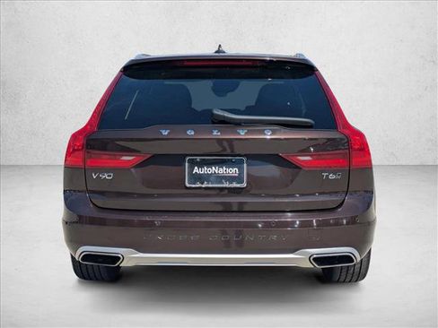 Used 2017 Volvo V90 T6 Cross Country image 7