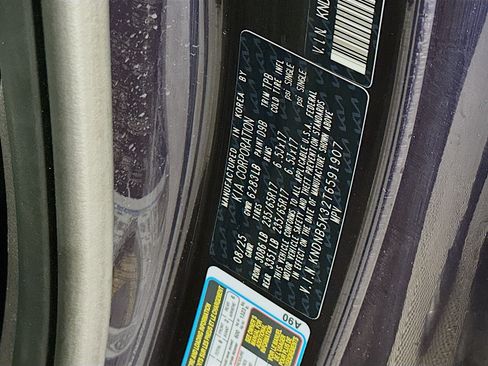 Used 2026 Kia Carnival FWD image 12