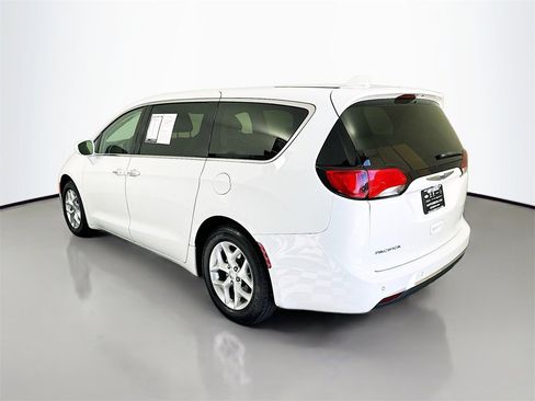 Used 2018 Chrysler Pacifica Touring Plus w/ Tire & Wheel Group image 5