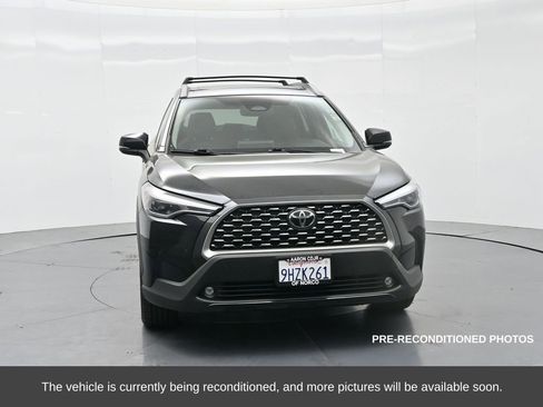 Used 2023 Toyota Corolla Cross XLE w/ Convenience Package image 3