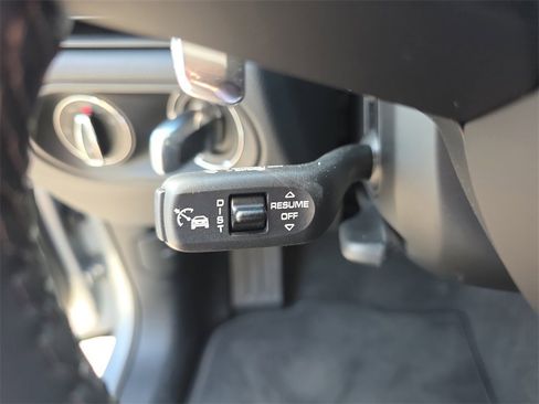 Used 2025 Porsche Macan image 37