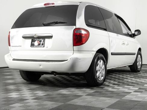 Used 2006 Chrysler Town & Country LX image 7