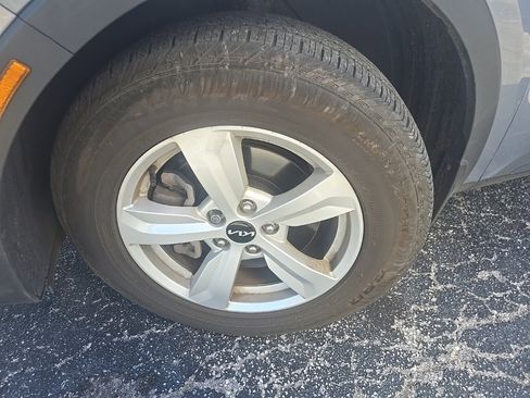 Certified 2023 Kia Sorento LX image 22