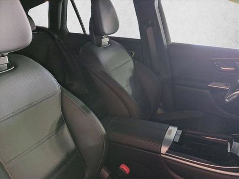 Certified 2025 Mercedes-Benz GLC 300 image 20
