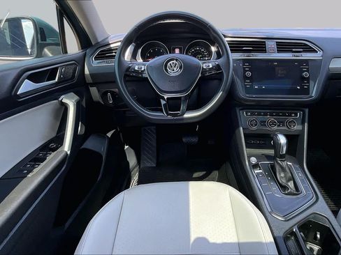 Used 2020 Volkswagen Tiguan SE w/ Panoramic Sunroof Package FWD image 6