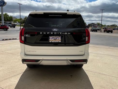 Used 2025 Ford Expedition Max Platinum AWD/4WD image 6