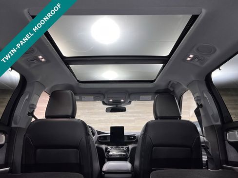 Used 2023 Ford Explorer Limited w/ Limited Technology Package image 5