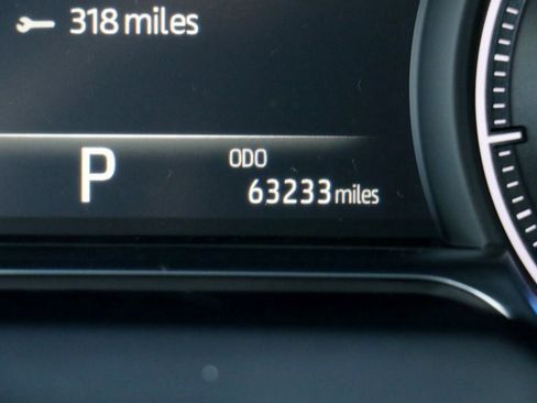 Used 2021 Toyota Venza Limited image 14