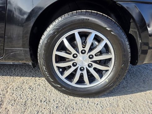 Used 2012 Kia Sedona EX w/ Luxury Pkg image 32