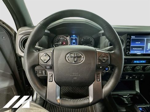 Used 2022 Toyota Tacoma TRD Off-Road w/ Technology Package AWD/4WD image 11