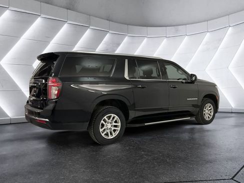 Used 2024 Chevrolet Suburban LT image 4