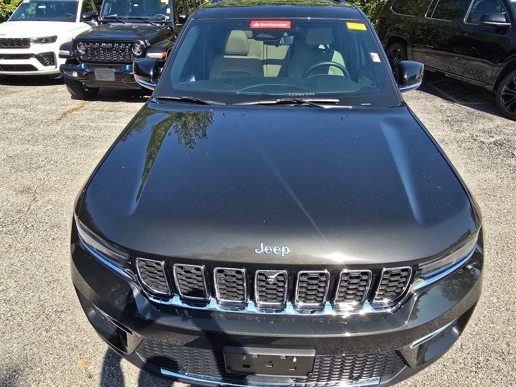 Used 2023 Jeep Grand Cherokee Limited w/ Luxury Tech Group II AWD/4WD image 14