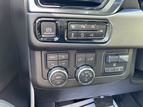 Used 2025 GMC Yukon AT4 w/ AT4 Premium Plus Package image 18