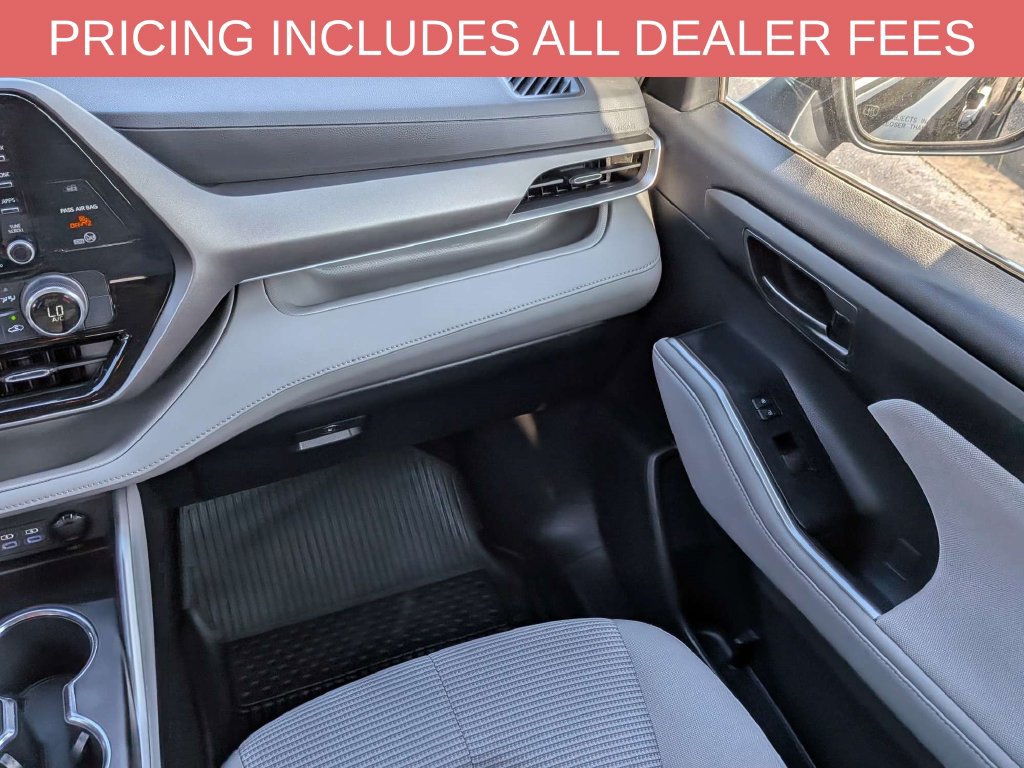 Used 2022 Toyota Highlander LE FWD image 18