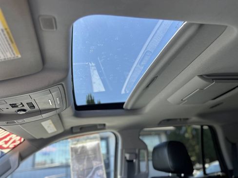 Used 2018 Chevrolet Tahoe LT w/ LT Signature Package AWD/4WD image 16