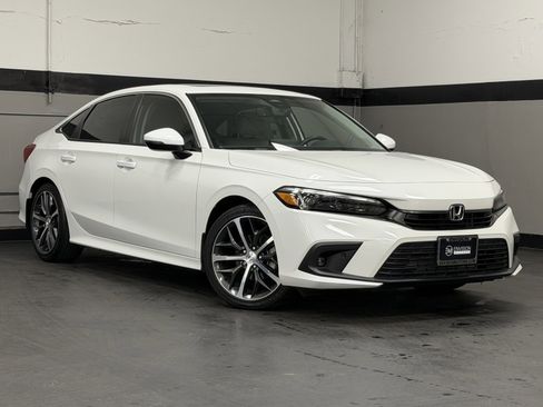 Used 2024 Honda Civic Touring image 2