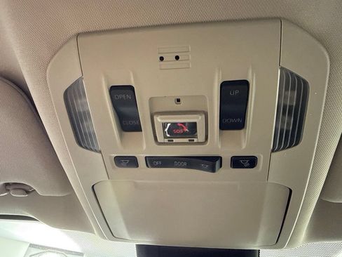 Used 2020 Toyota Highlander Limited FWD image 28
