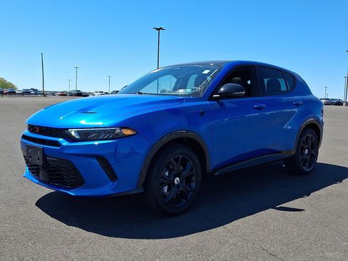 Certified 2024 Dodge Hornet R/T Plus w/ R/T Blacktop Package AWD/4WD image 3