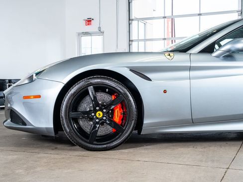 Used 2017 Ferrari California T image 9