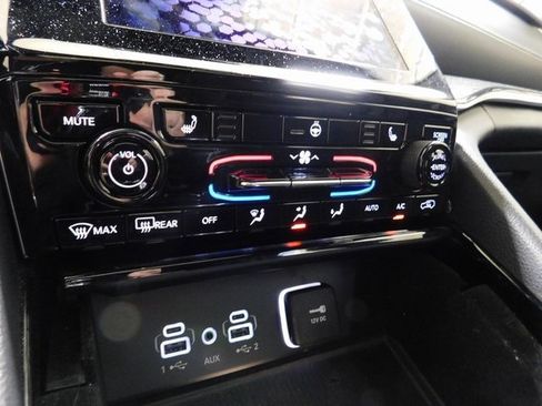 Used 2022 Jeep Grand Cherokee L Laredo image 28