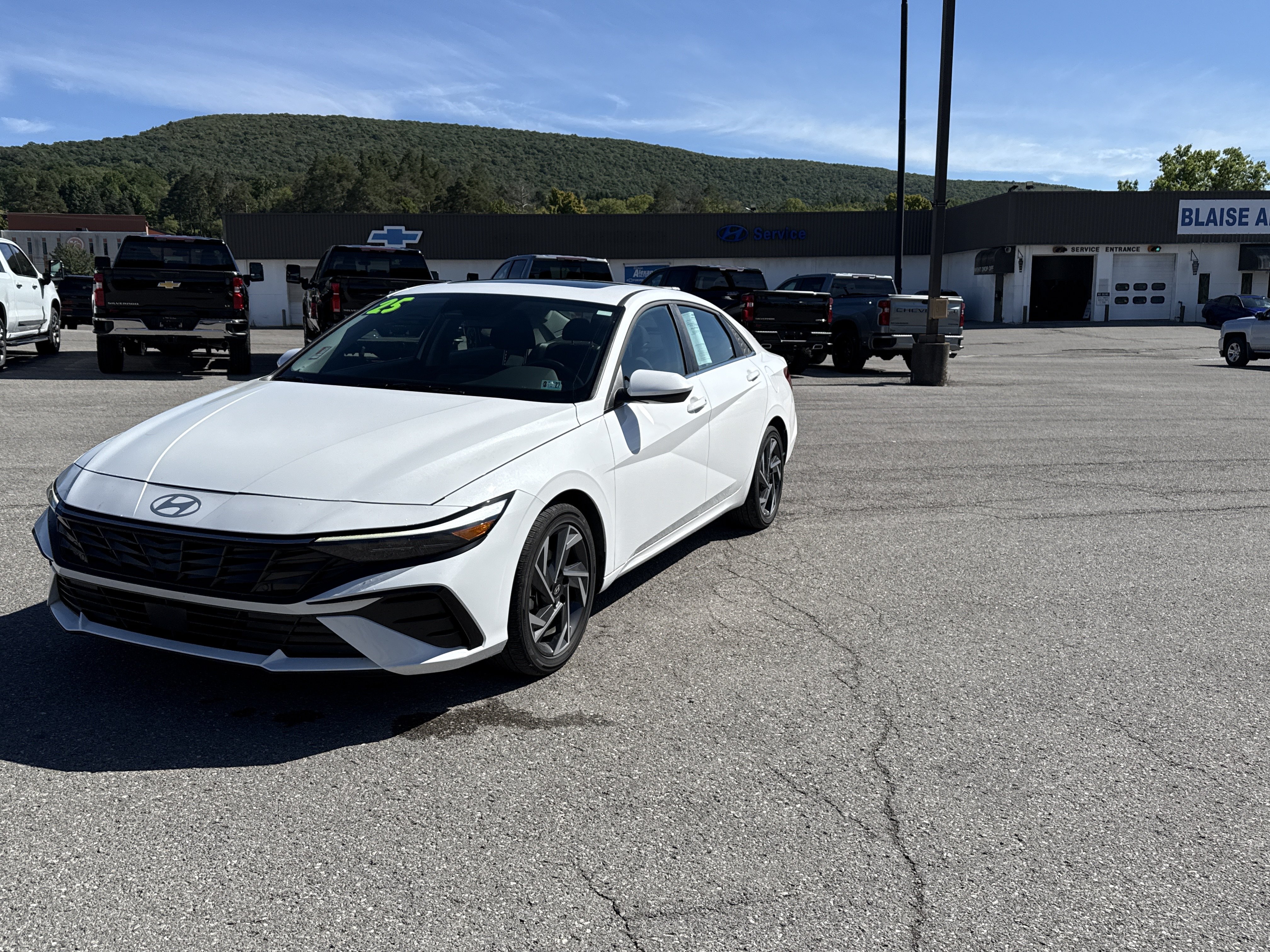 Certified 2025 Hyundai Elantra SEL FWD image 7