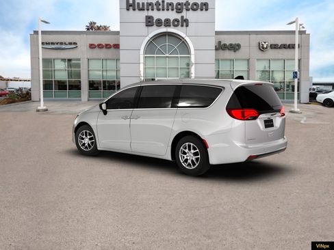 New 2026 Chrysler Voyager LX image 4