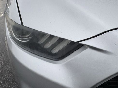 Used 2016 Ford Mustang V6 image 3