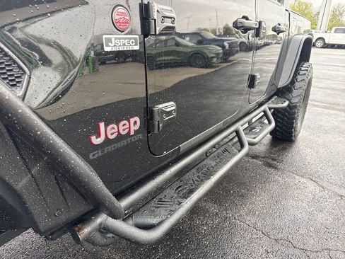 Used 2021 Jeep Gladiator Rubicon w/ Dual Top Group AWD/4WD image 19