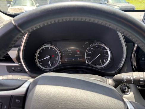 Used 2022 Toyota Highlander XLE FWD image 16