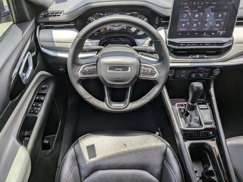 Used 2025 Jeep Compass Limited AWD/4WD image 17