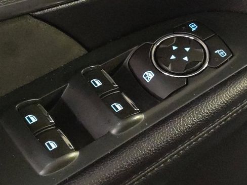 Used 2018 Ford Explorer XLT w/ Equipment Group 202A image 27