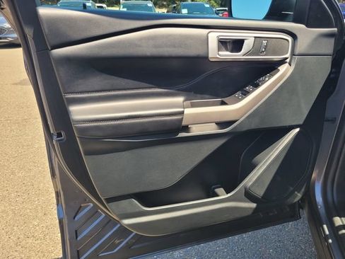 Certified 2023 Ford Explorer XLT RWD image 16