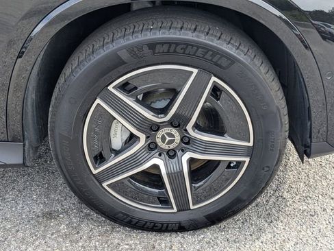 Used 2025 Mercedes-Benz GLC 300 4MATIC image 11