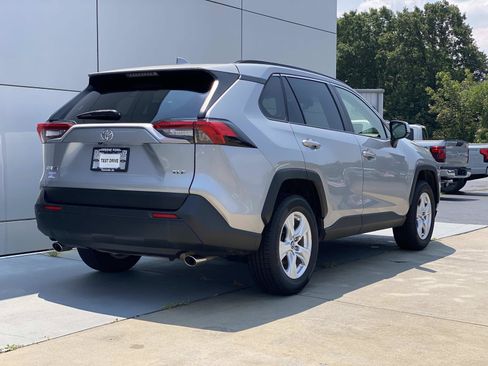 Used 2019 Toyota RAV4 XLE w/ Convenience Package FWD image 4
