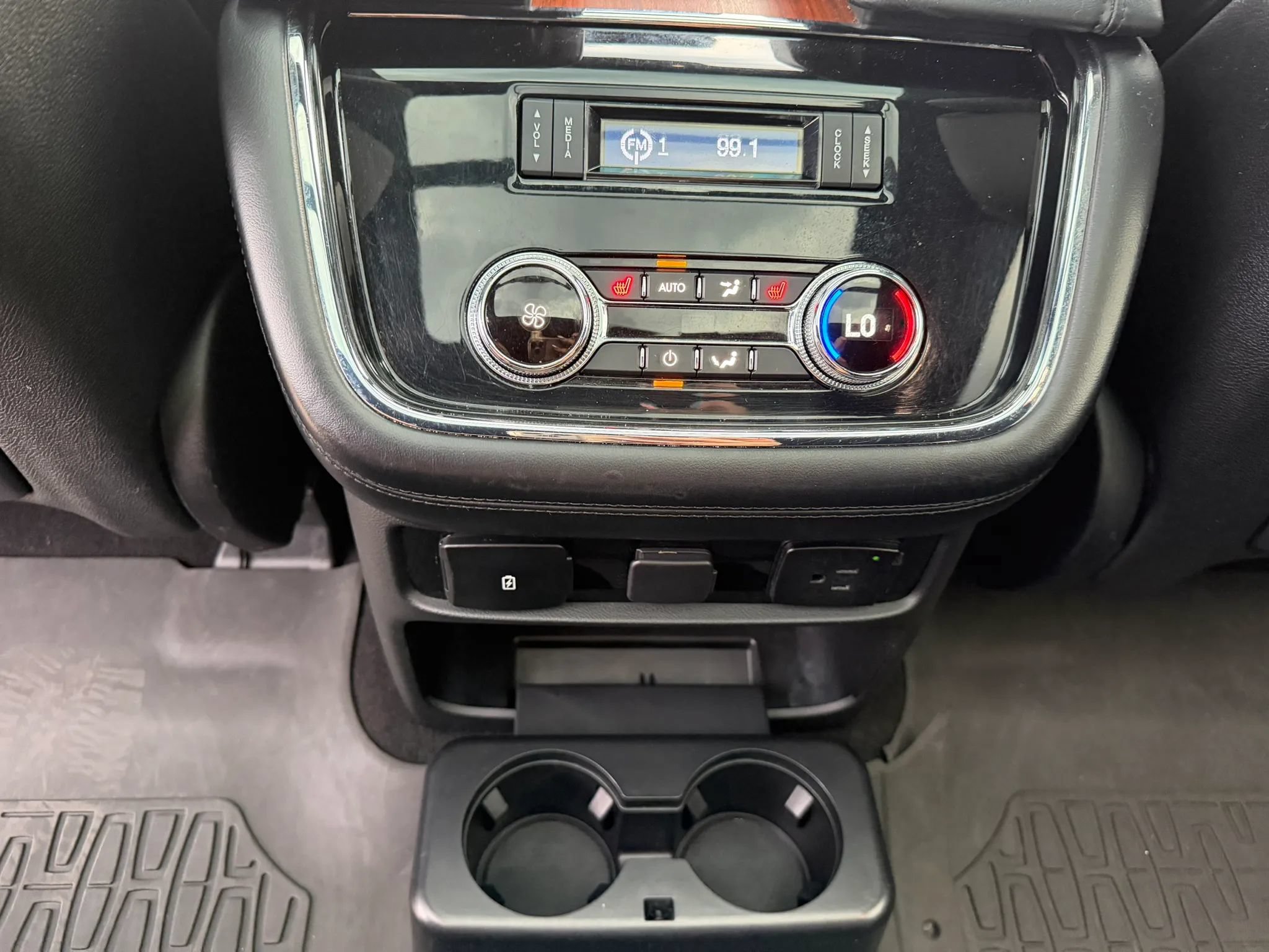 Used 2018 Lincoln Navigator Select w/ Technology Package AWD/4WD image 40