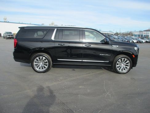Certified 2023 GMC Yukon XL Denali image 4