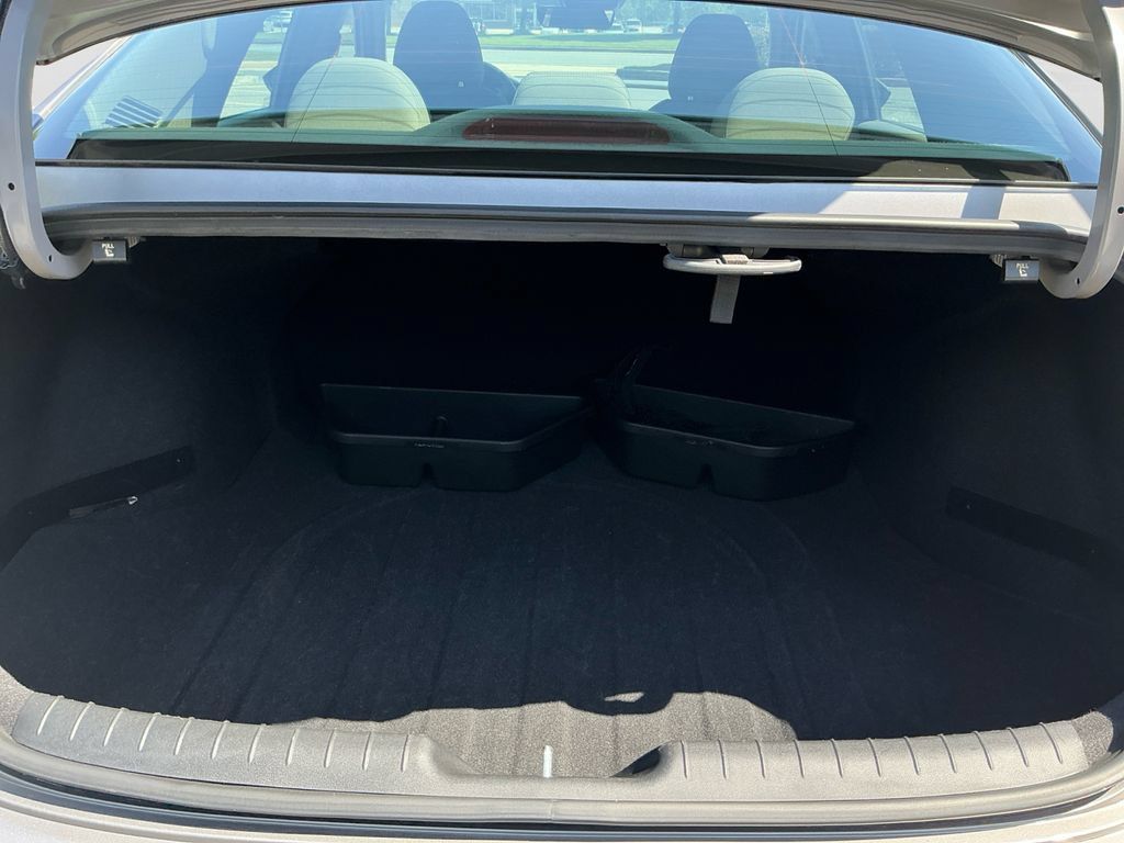 Used 2023 Hyundai Elantra SEL w/ Preferred Accessory Package FWD image 17