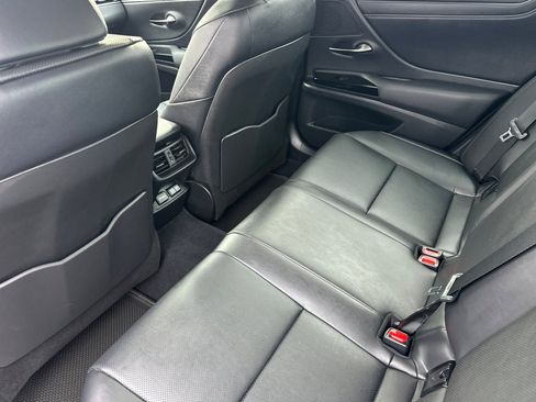 Certified 2025 Lexus ES 300h w/ Premium Package image 9