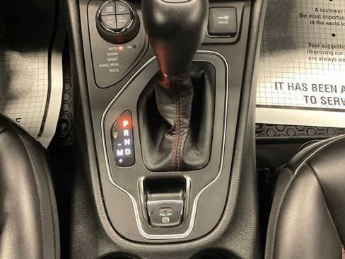 Used 2021 Jeep Cherokee Trailhawk AWD/4WD image 27